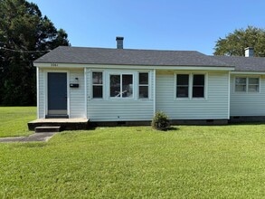 Building Photo - 2261 Onslow Dr