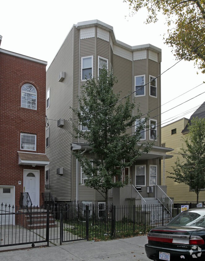 Primary Photo - 162 Clerk St