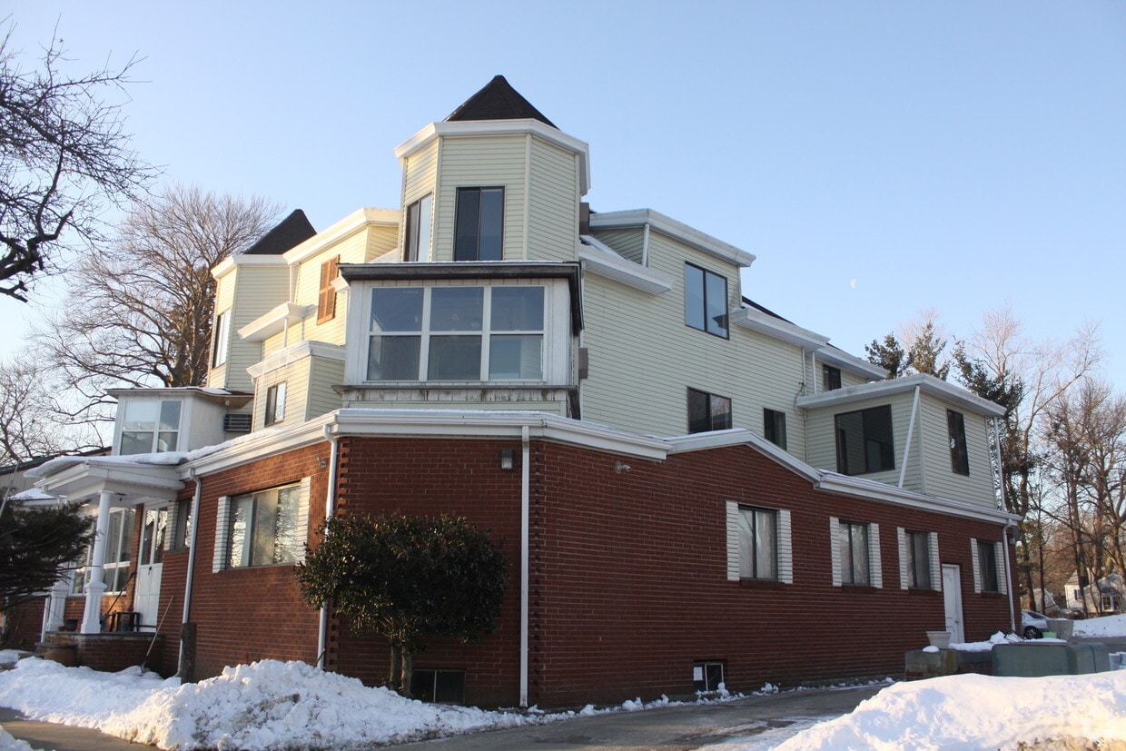 Primary Photo - 129 Weed Ave