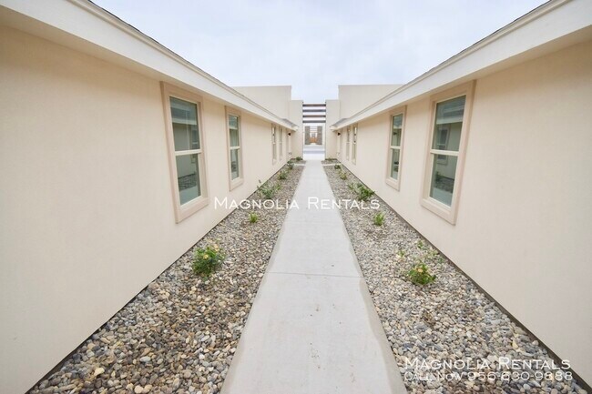 Building Photo - 1416 Deer Hills