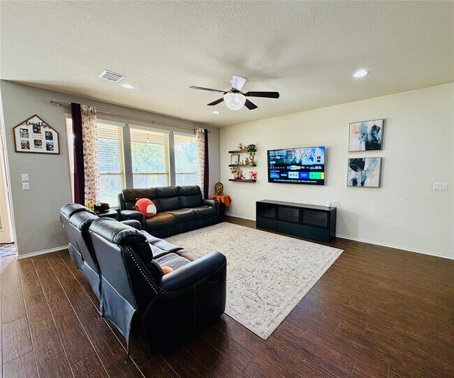 Building Photo - 13904 Osmarea Dr