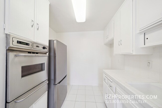 Foto del edificio - 956 Croft Ave