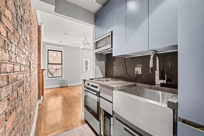 Foto del edificio - 354 E 19th St