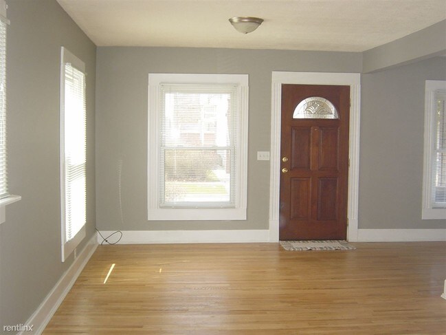 Building Photo - 1520 Quarry Ave NW