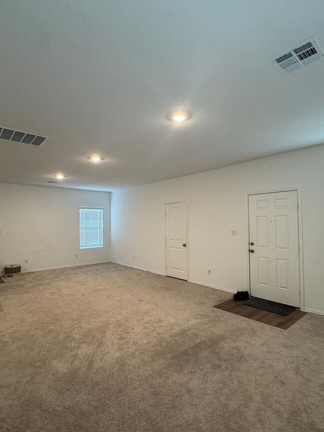 Foto del edificio - 3 Bed 2 Bath 2 Car Garage Home in Maxwell ...