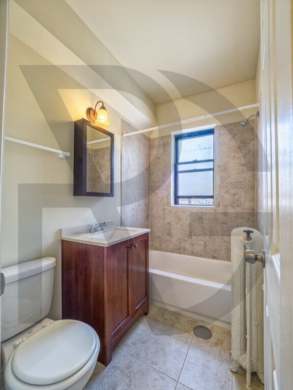 Building Photo - Great location - studio in the Gold Coast