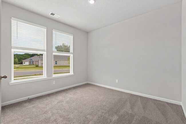 Building Photo - 320 Windemere Lp