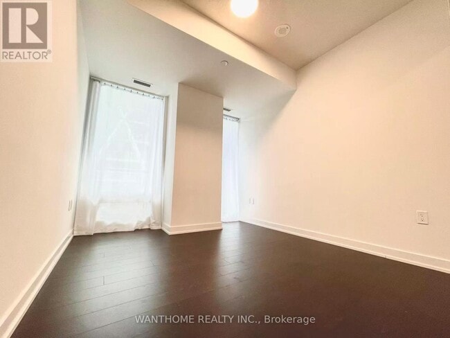 Building Photo - 238 Simcoe St