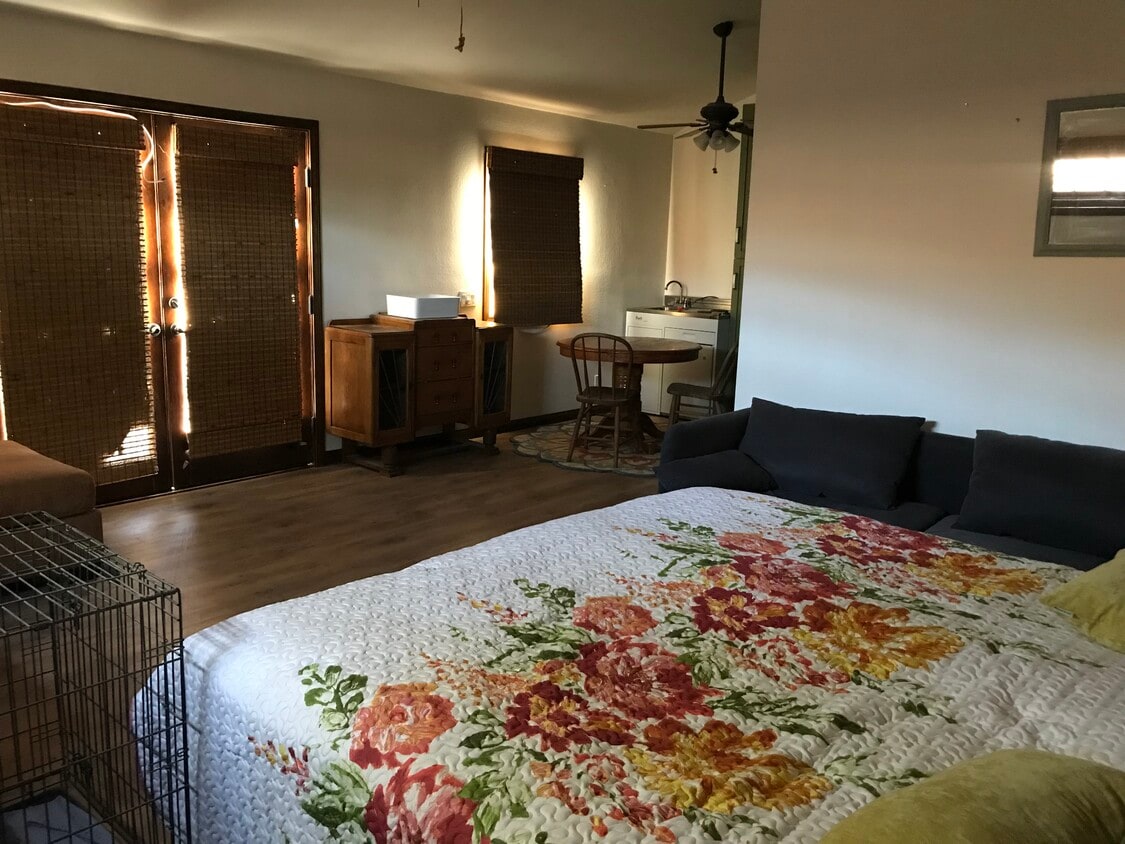 33233 Canyon Quail Trl Unit Mother n law's quarters, Agua Dulce, CA 91390 Apartments in Agua