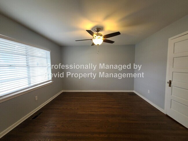 Building Photo - ESS 1205