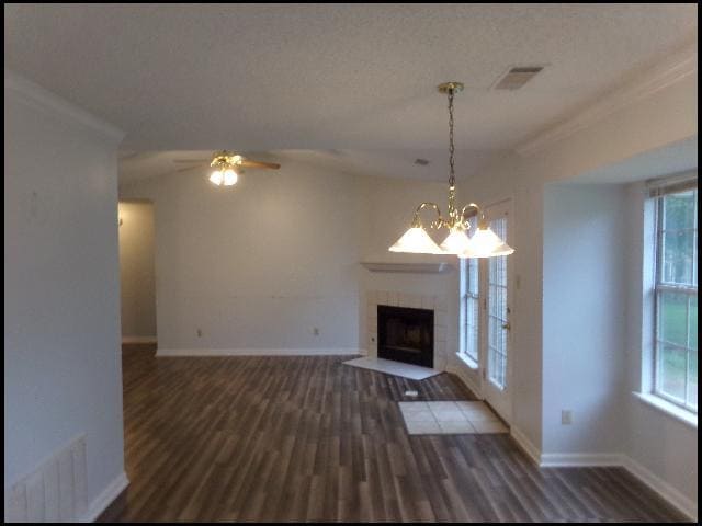 Building Photo - 2301 Lakeshore Dr