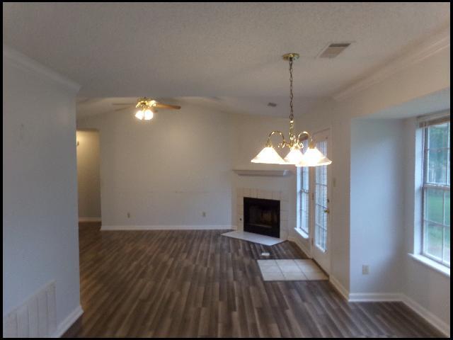 Foto del edificio - 2301 Lakeshore Dr