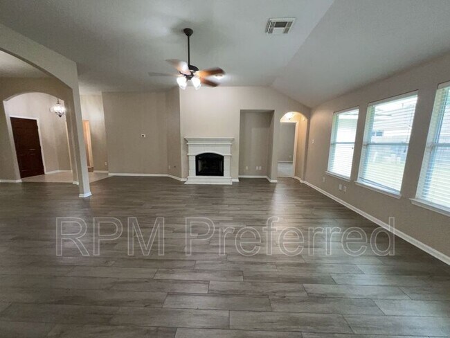 Foto del edificio - 2407 Daneswood Ct