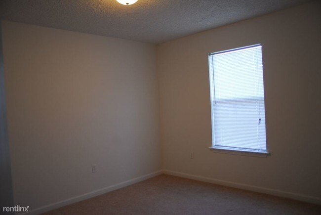 Building Photo - 1121 Century Oaks Dr