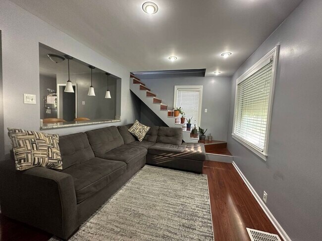 Foto del edificio - 253 N Wolf Rd