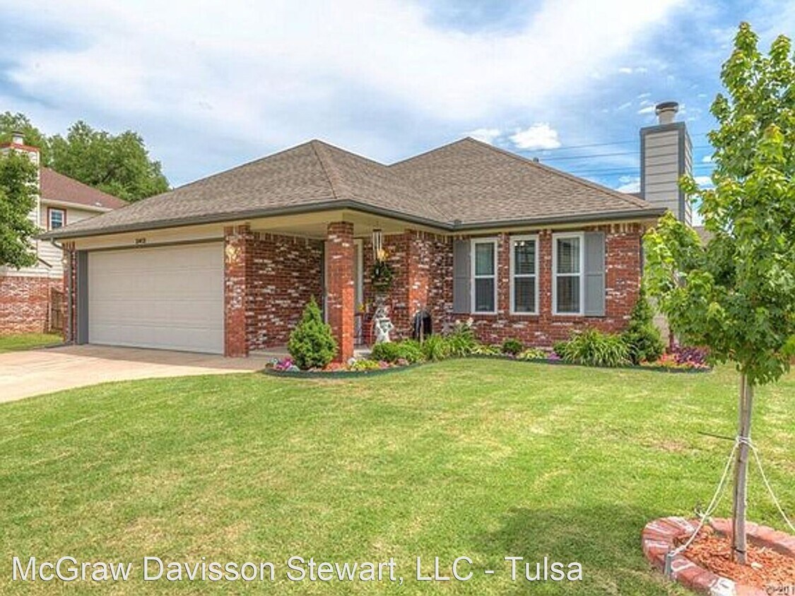 Foto principal - 3 br, 2 bath House - 2413 W. Twin Oaks St.