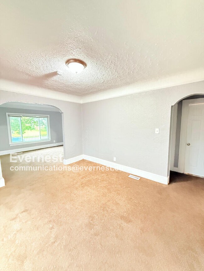 Foto del edificio - 15101 Ward Ave