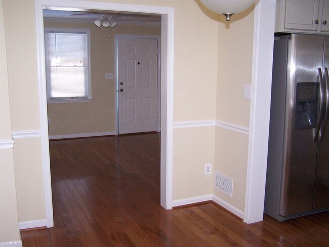 Building Photo - 2 br, 2 bath Townhome - 429 Oakwood Rd