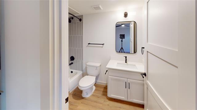 Building Photo - 715 N Lancaster Ave