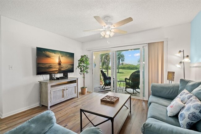 Foto del edificio - 6191 Bahia Del Mar Blvd S