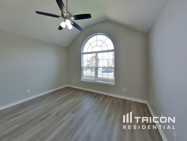 Foto del edificio - 1056 Shire Dr