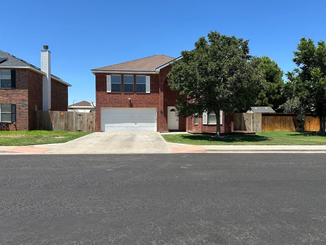 Primary Photo - Spacious 4-Bedroom, 2.5-Bath Home in Plant...