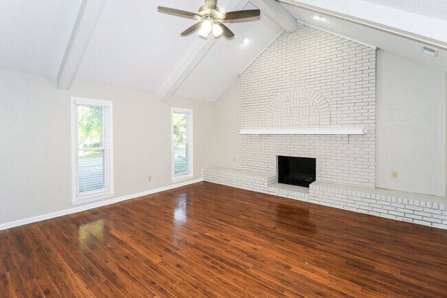 Building Photo - 2821 Lanthorn Dr