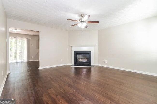 Building Photo - 451 Springbottom Ct SE