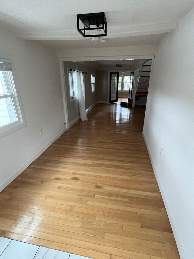 Foto del edificio - 3215 N Bartlett Ave