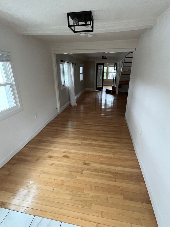 Building Photo - 3215 N Bartlett Ave