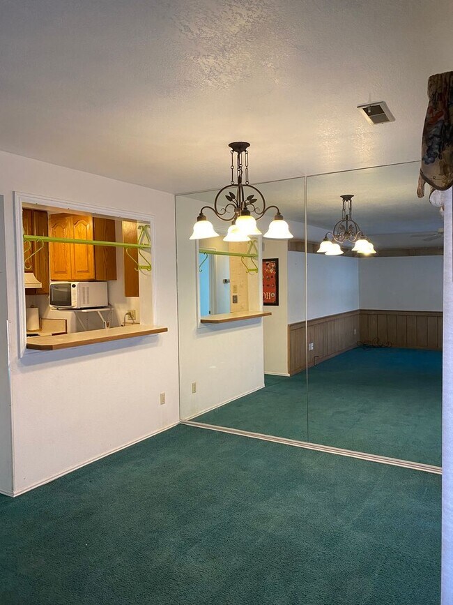 Foto del edificio - Sun Garden 1 bed 2 full bath Condo.