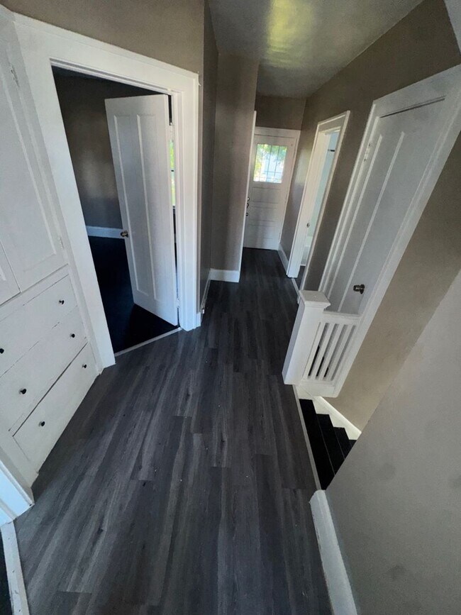 Foto del edificio - Charming 3-Bedroom Property in Prime Location (SECTION 8 VOUCHERS ACCEPTED)