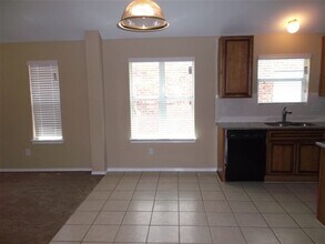 Building Photo - 1835 Manor Dr