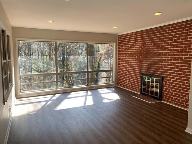 Foto del edificio - 1203 Biltmore Dr NE