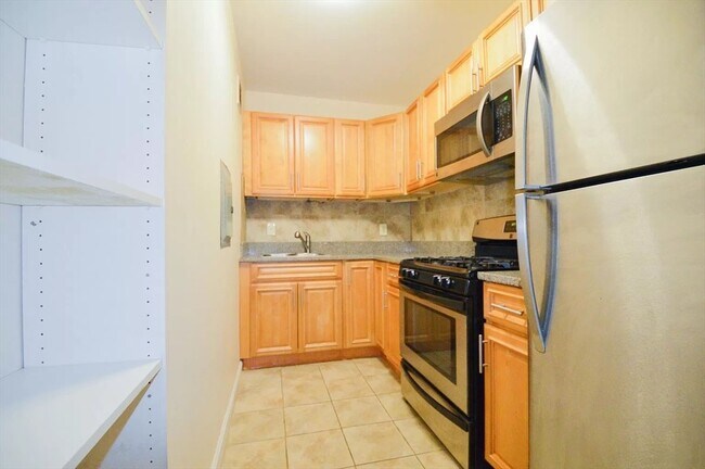Building Photo - 28 Juniper St