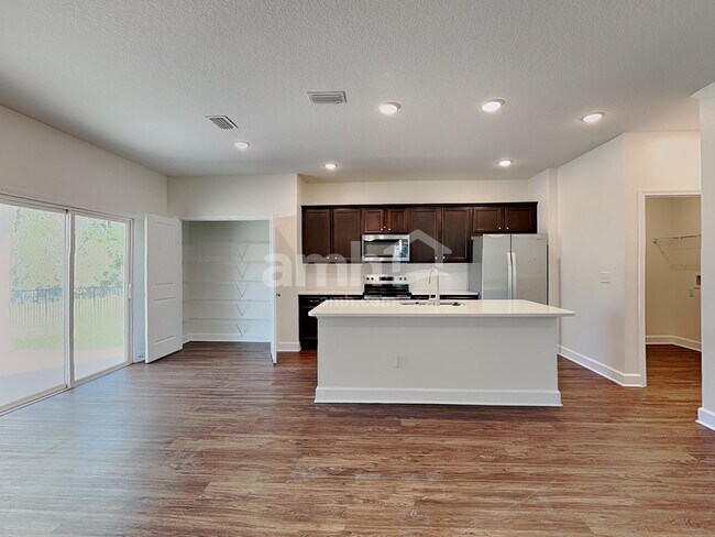 Foto del edificio - 12295 Sapp Rd