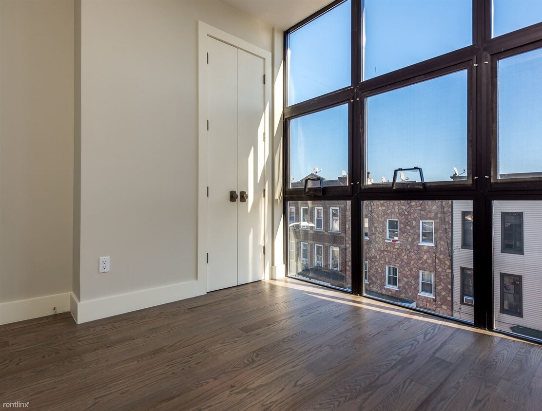 Foto principal - 1513 Gates Ave