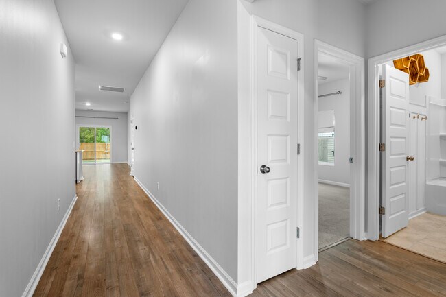 Foto del edificio - 301 Firewheel Ct