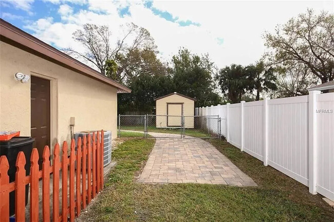 Building Photo - 4632 N Shade Ave