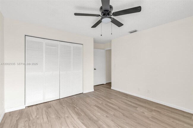 Foto del edificio - 11163 Chandler Dr