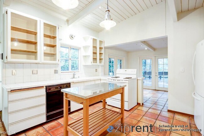 Building Photo - 2 br, 2 bath House - 15521 Old Cazadero Ro...