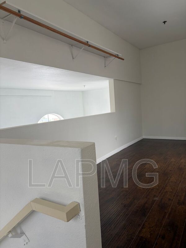 Building Photo - 432 N Kingsley Dr