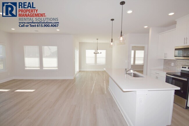 Building Photo - Beautiful 3 bedroom home in Murfreesboro! Off of Veterans Pkwy!