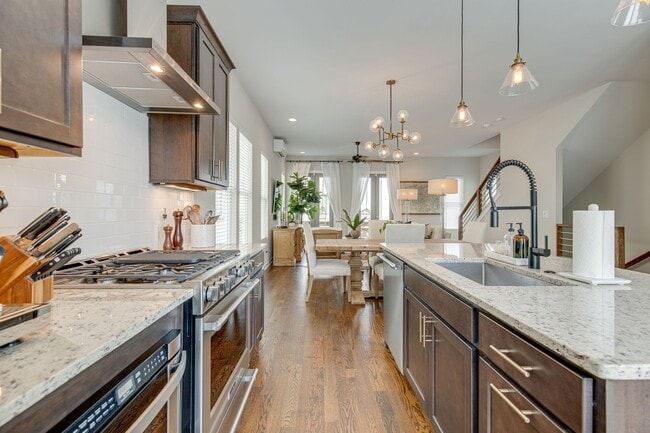 Building Photo - 2015 Eastland Ave