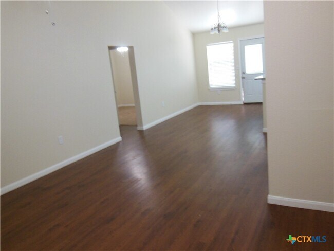 Foto del edificio - 1619 Sunspur Rd