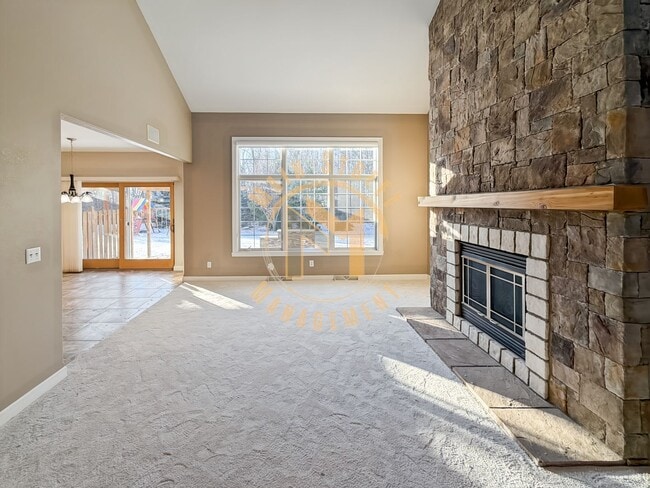 Foto del edificio - Executive Duplex: 3 Bed 3.5 Bath w/ 2 Stall Heated Garage