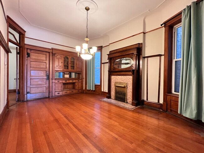Building Photo - 4736 S Prairie Ave