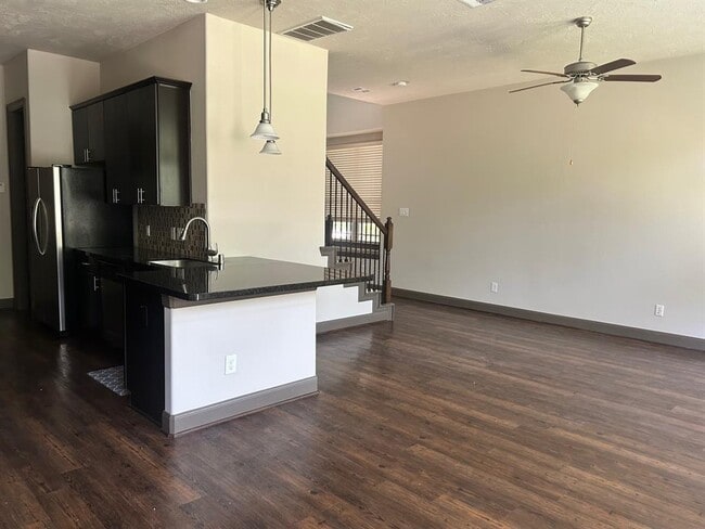 Building Photo - 110 Aventura Pl
