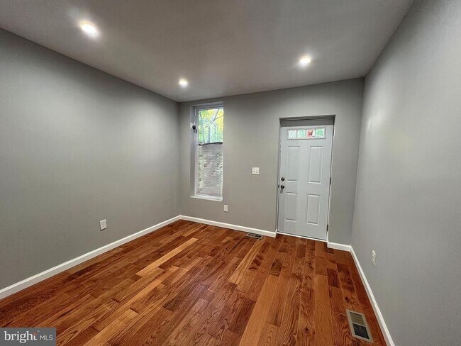 Foto del edificio - 220 N Montford Ave