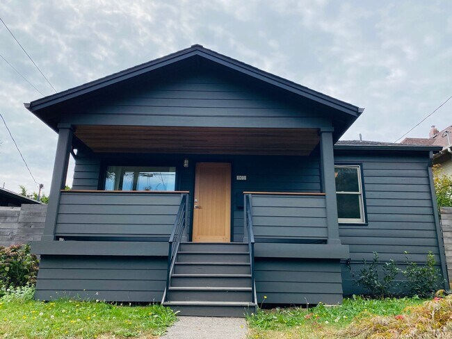 Foto del edificio - Modern and Crisp throughout-Charmer Bungalow